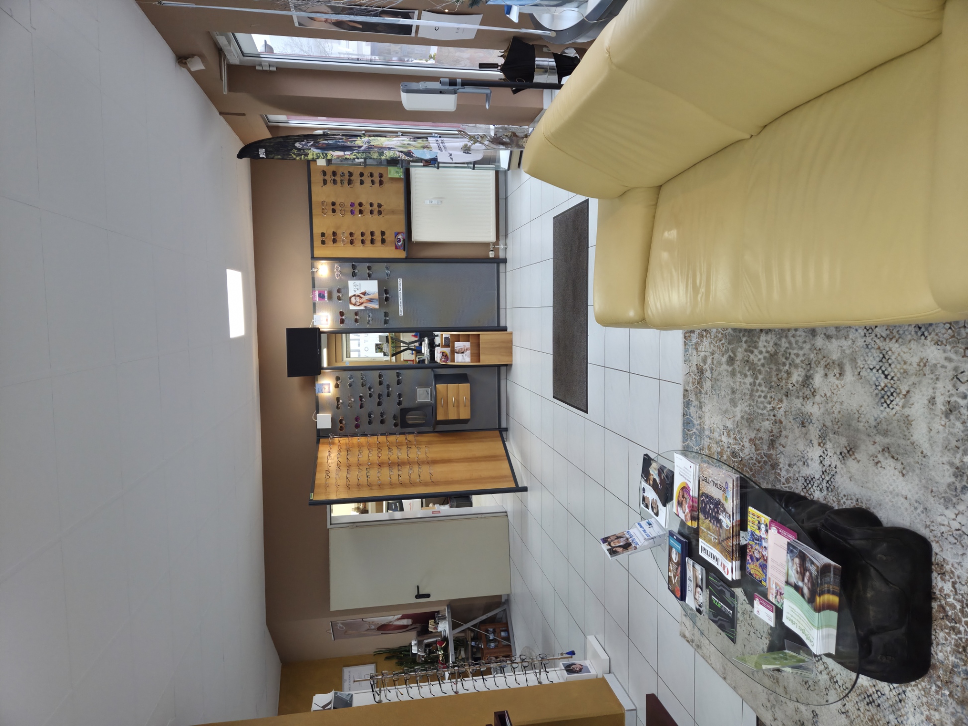 Wartebereich mit Blick Richtung Werkstatt